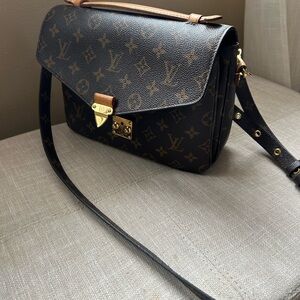 Louis Vuitton Monogram Pochette Metis